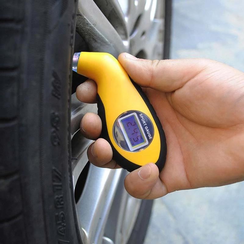 Digital tire pressure gauge